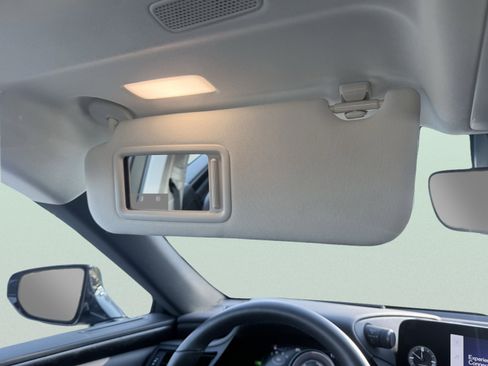 Used 2025 Lexus ES 300h F Sport image 39