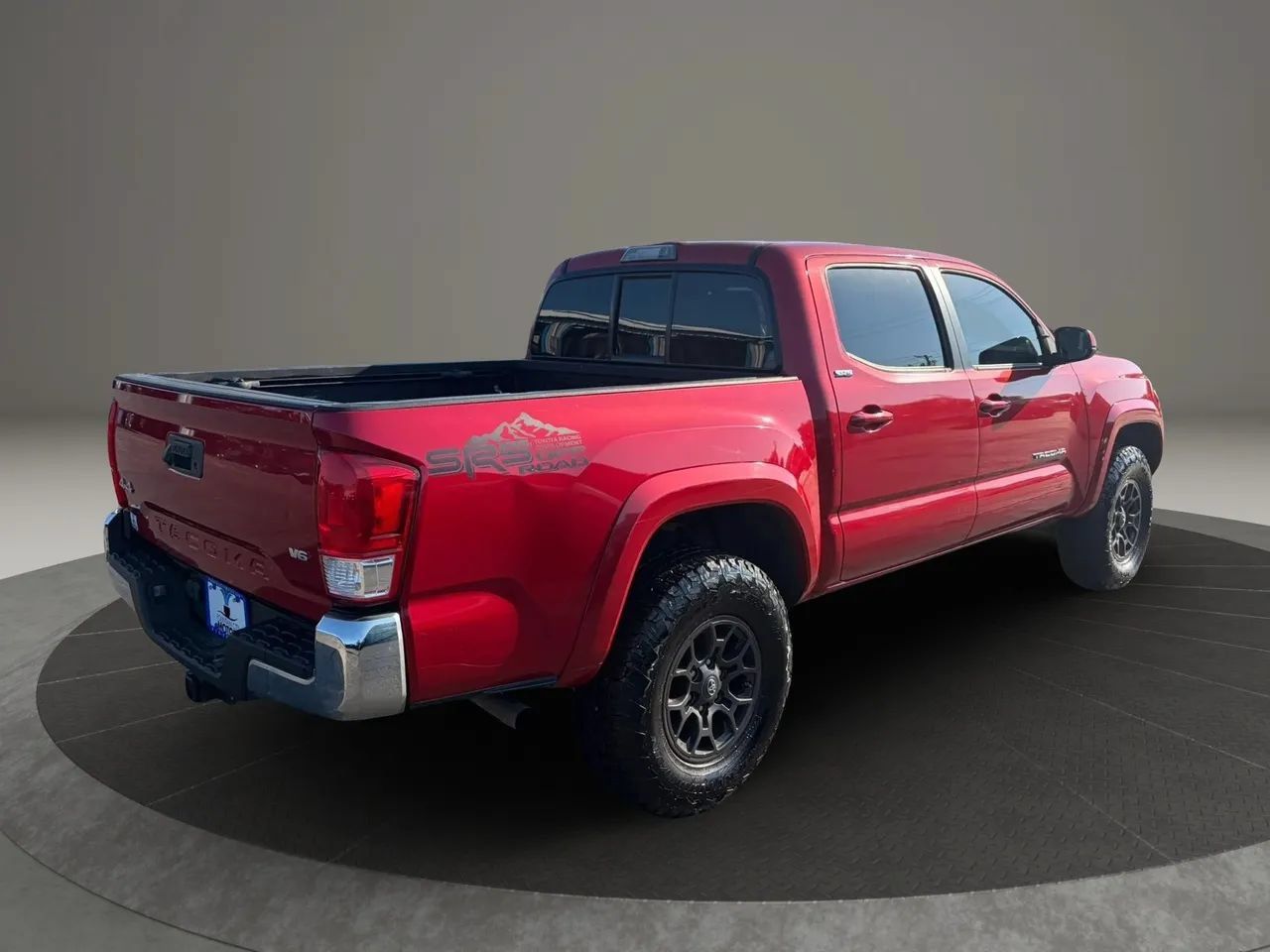 Used 2017 Toyota Tacoma SR5 w/ Tow Package AWD/4WD image 5
