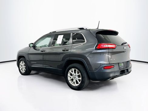 Used 2017 Jeep Cherokee Latitude w/ Cold Weather Group image 5