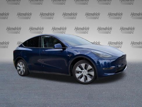 Used 2024 Tesla Model Y Long Range AWD/4WD image 2
