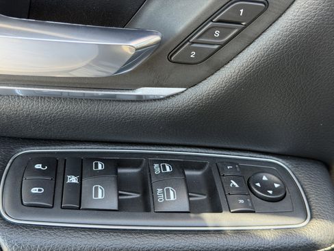 Used 2020 RAM 1500 Laramie image 18