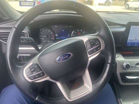Used 2022 Ford Explorer XLT w/ Equipment Group 202A RWD image 13