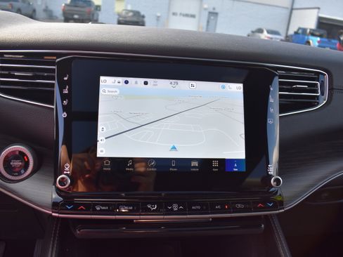 Used 2024 Jeep Wagoneer L Series II w/ Premium Group I image 20