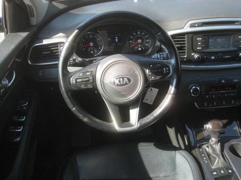 Used 2016 Kia Sorento EX image 12