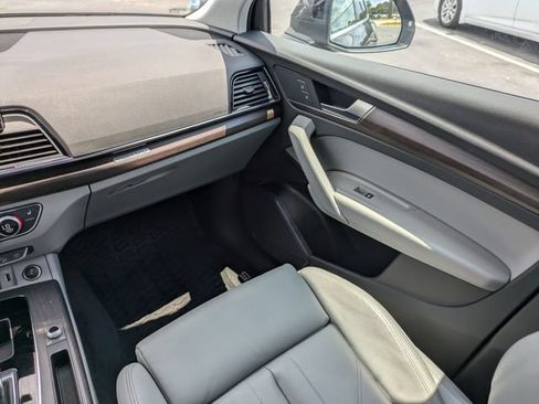 Used 2022 Audi Q5 e Premium AWD/4WD image 18