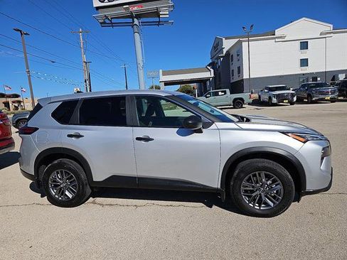 Used 2024 Nissan Rogue S image 6