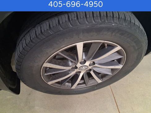 Used 2017 Toyota Highlander SE image 9