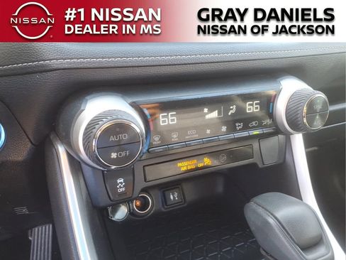 Used 2019 Toyota RAV4 XLE FWD image 17