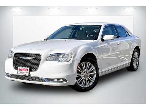 Used 2021 Chrysler 300 Touring L image 2