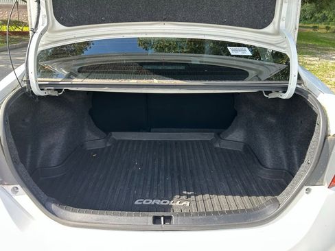 Used 2015 Toyota Corolla LE FWD image 11