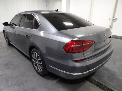 Used 2018 Volkswagen Passat 2.0T SE FWD image 6