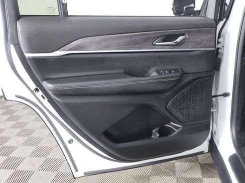 Used 2023 Jeep Grand Cherokee L Limited AWD/4WD image 26