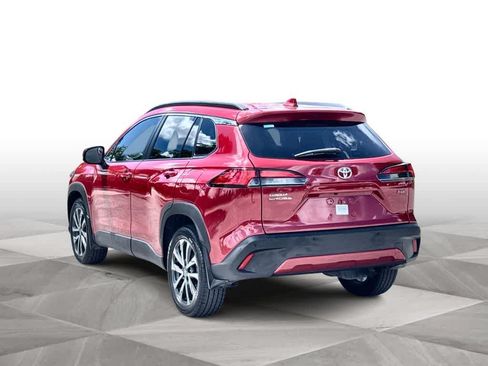 Used 2023 Toyota Corolla Cross XLE w/ Convenience Package FWD image 6