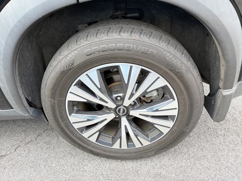 Used 2022 Nissan Rogue SV FWD image 7
