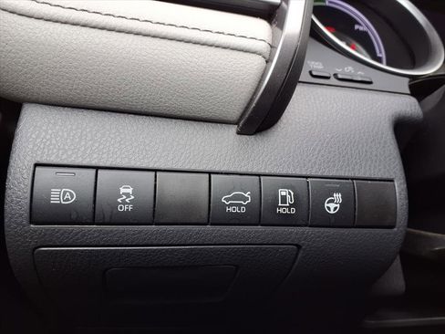 Used 2022 Toyota Camry XLE image 16