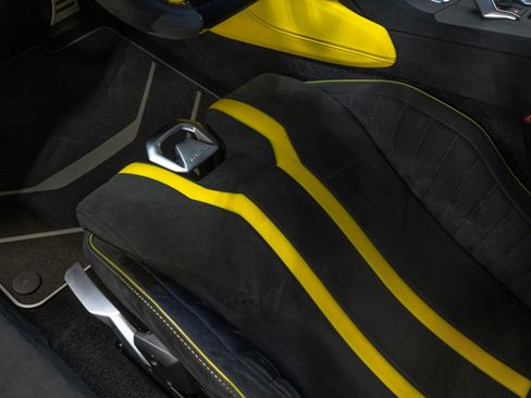 Used 2022 Lamborghini Huracan STO RWD image 46