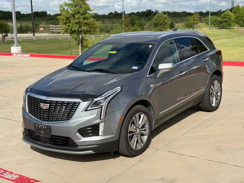 Certified 2022 Cadillac XT5 Premium Luxury w/ Technology Package FWD image 11