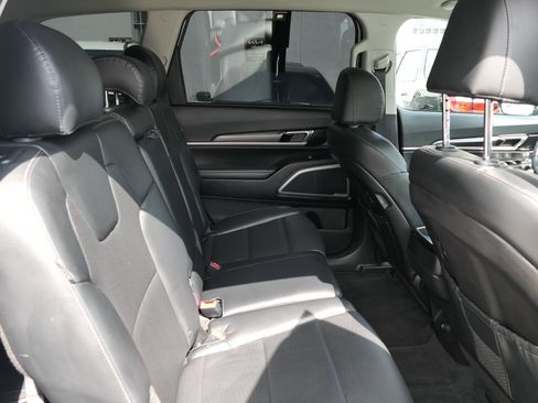 Used 2023 Kia Telluride LX image 23