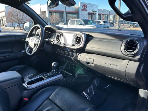 Used 2020 Toyota Tacoma Limited image 28