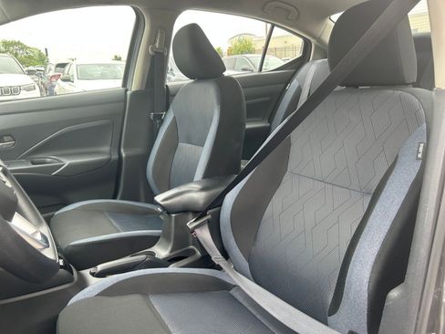 Used 2025 Nissan Versa SV FWD image 31