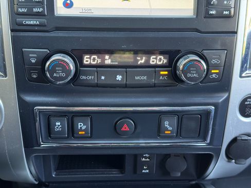 Used 2018 Nissan Titan SV w/ SV Convenience Package image 24