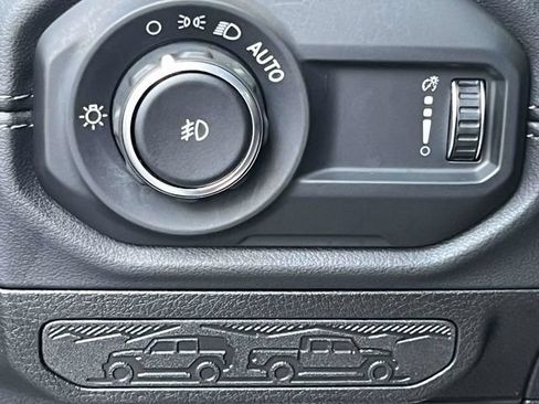Used 2024 Jeep Wrangler Unlimited Rubicon w/ Technology Group AWD/4WD image 32