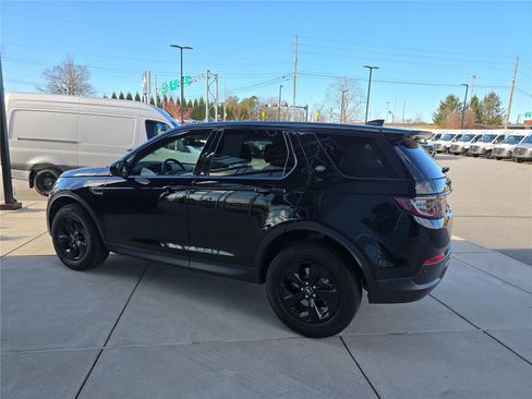 Used 2023 Land Rover Discovery Sport S image 8