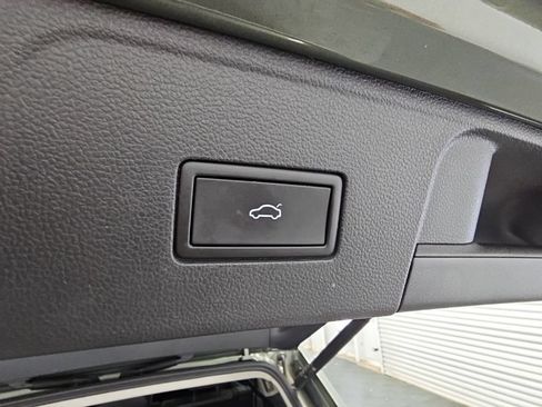 Used 2024 Volkswagen Atlas Peak Edition SEL AWD/4WD image 35
