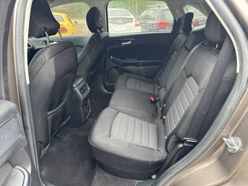 Used 2019 Ford Edge SE FWD image 21