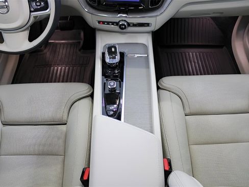 Certified 2025 Volvo XC60 T8 Ultra w/ Protection Package Premier image 24