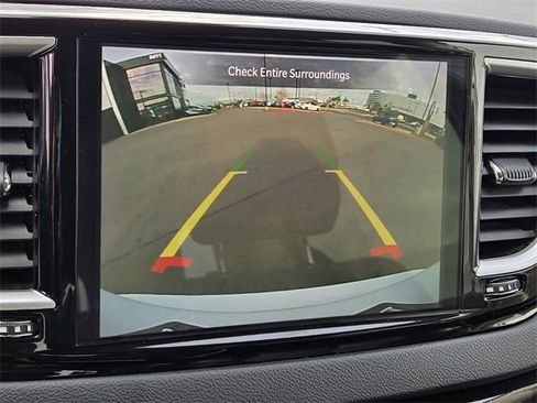 Used 2024 Chrysler Pacifica Touring-L image 19