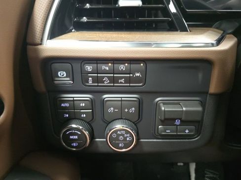 New 2026 Chevrolet Suburban High Country image 19