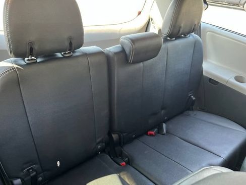 Used 2015 Toyota Sienna SE w/ SE Preferred Package FWD image 22