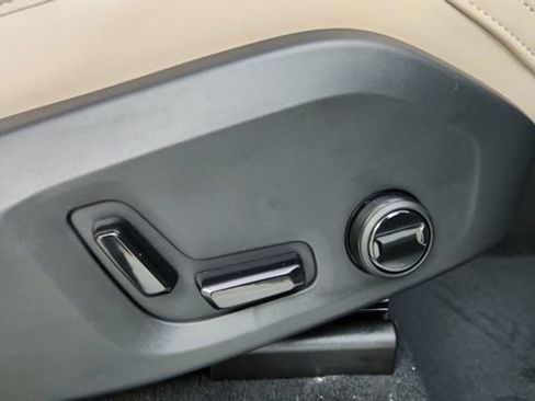 Used 2026 Volvo XC90 B6 Plus w/ Protection Package Premier AWD/4WD image 40