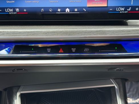Used 2023 BMW i7 xDrive60 AWD/4WD image 32