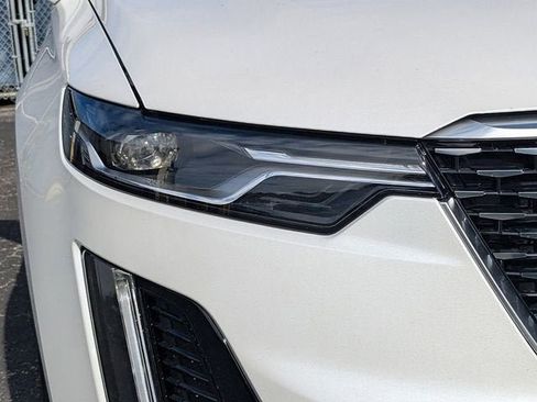 New 2025 Cadillac XT6 Luxury image 9