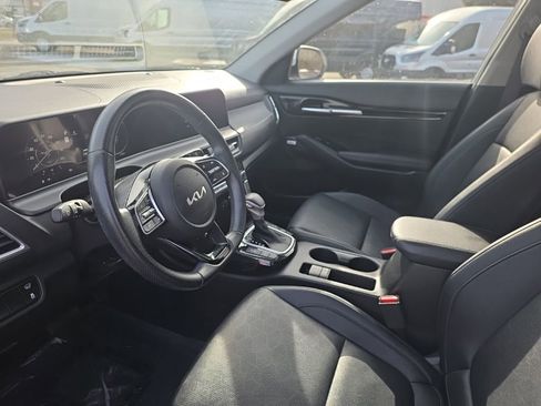 Used 2024 Kia Seltos SX w/ SX Sunroof Package image 11