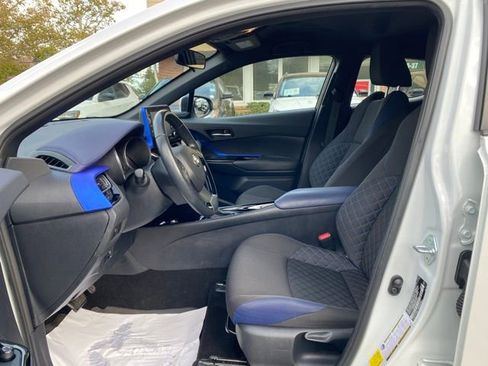 Used 2022 Toyota C-HR XLE image 26