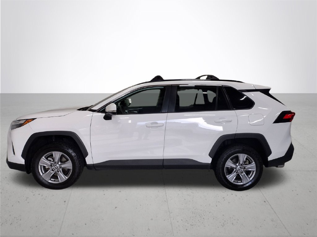 Used 2022 Toyota RAV4 XLE w/ XLE Grade Weather Package AWD/4WD image 11