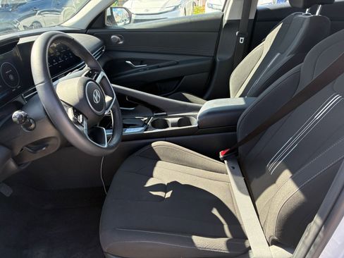 Used 2025 Hyundai Elantra SEL image 22