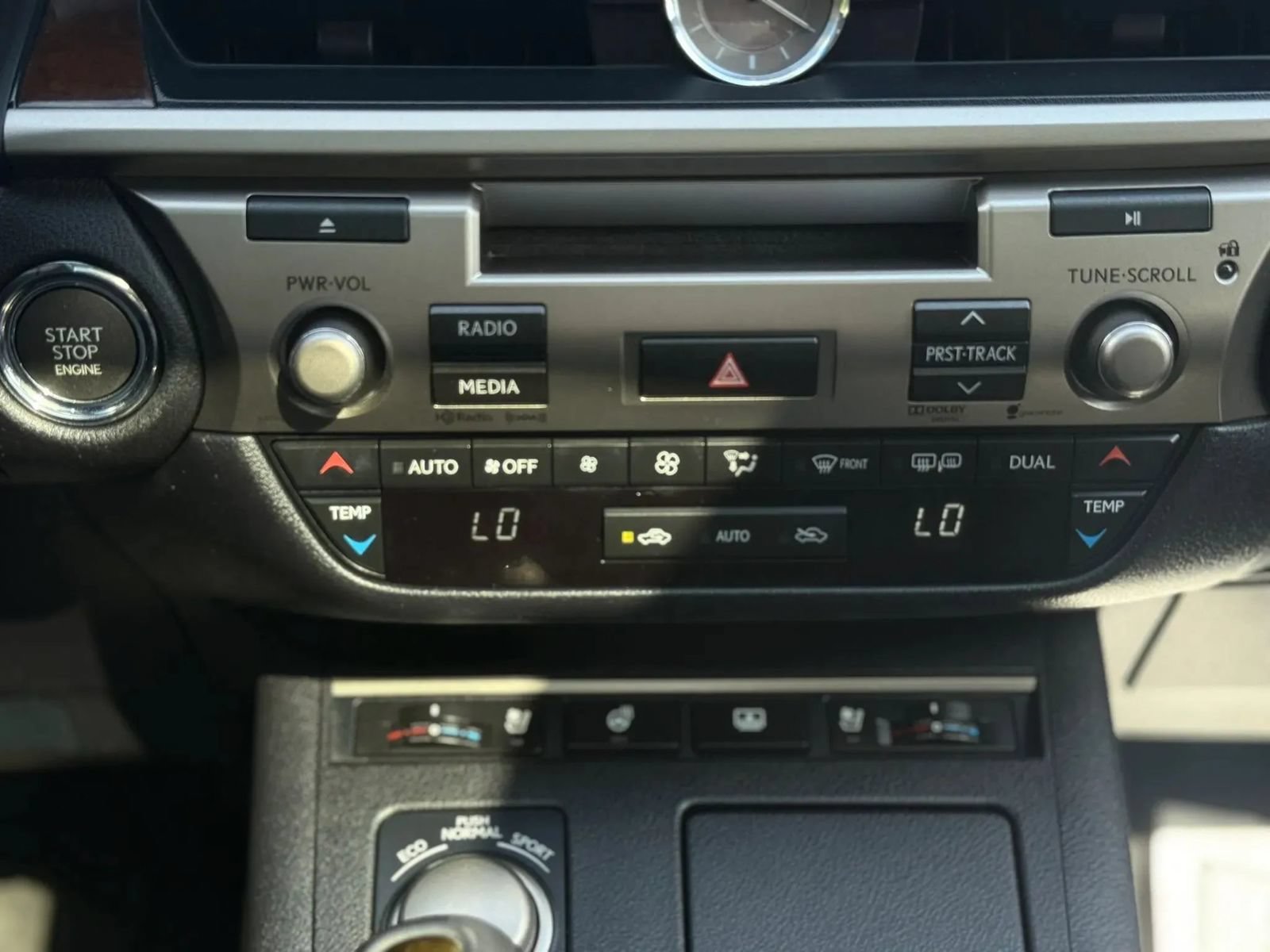 Used 2014 Lexus ES 350 w/ Luxury Package FWD image 20