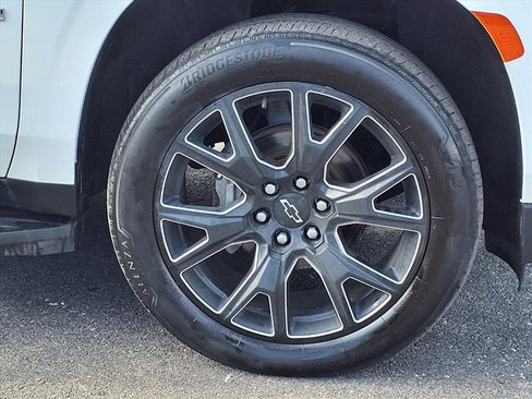 Used 2023 Chevrolet Suburban LT image 9