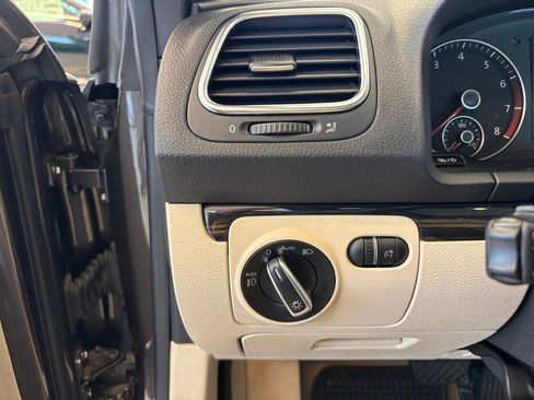 Used 2015 Volkswagen Eos Executive image 24