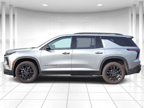 Used 2026 Chevrolet Traverse LT w/ Midnight/Sport Edition FWD image 2