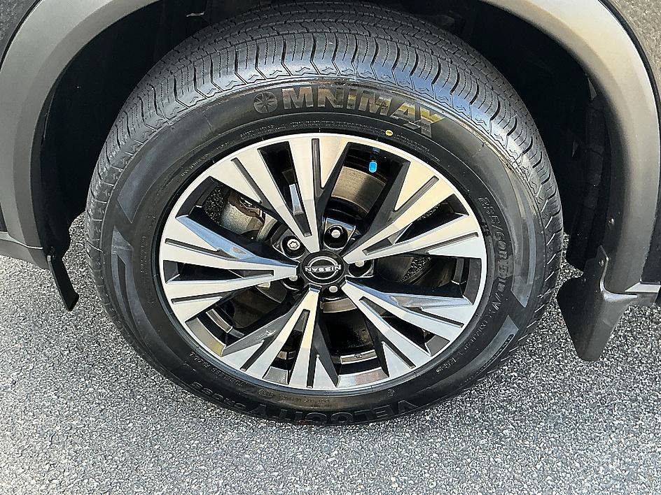 Certified 2023 Nissan Rogue SV FWD image 9