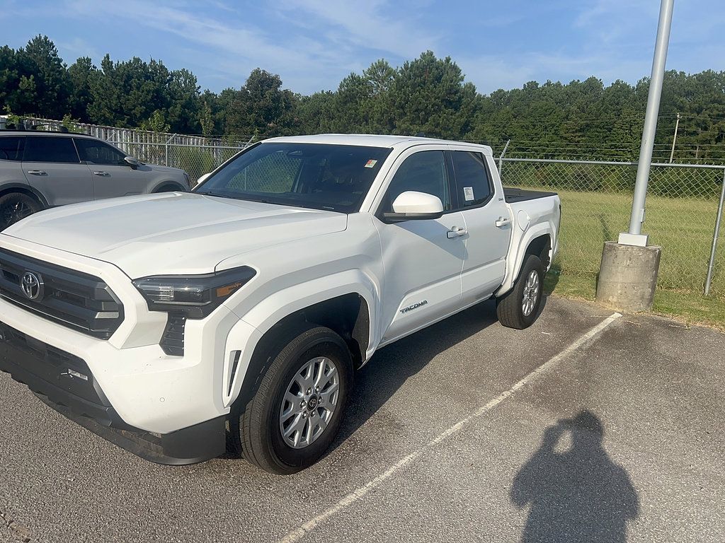 Certified 2025 Toyota Tacoma SR5 AWD/4WD image 36