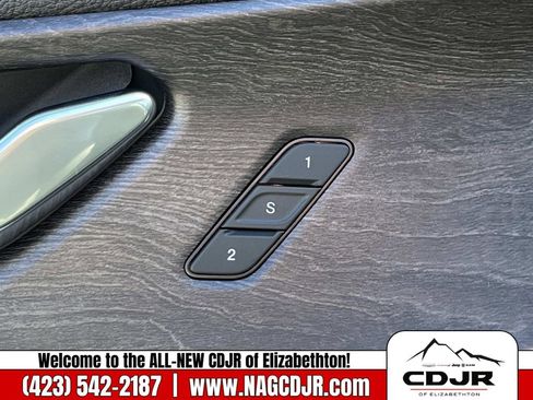 New 2025 Jeep Grand Cherokee Limited w/ Black Appearance Package image 22