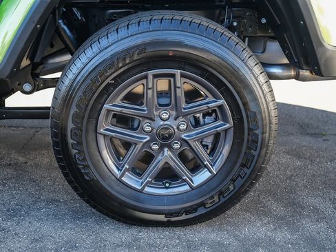 Used 2025 Jeep Gladiator Sport image 10