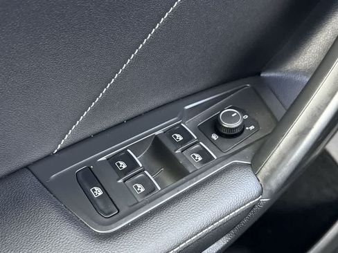 Used 2023 Volkswagen Tiguan SE FWD image 17