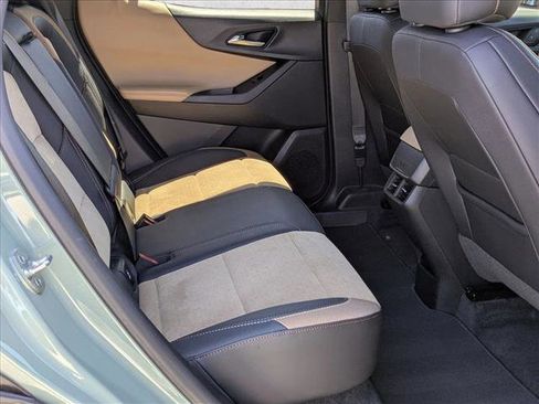 Used 2025 Chevrolet Equinox ACTIV AWD/4WD image 18
